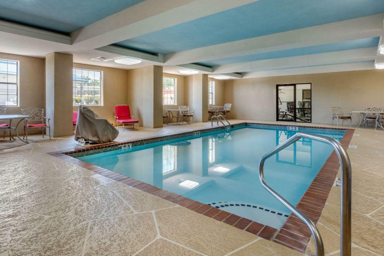 Comfort & Mccain Mall Hotel
